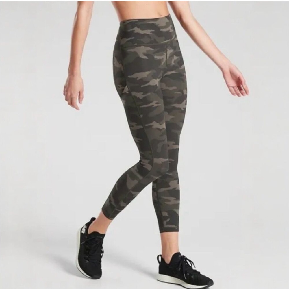 Athleta Ultimate 7/8 Tights High Waist Camo Leggings Stash‎ Pockets Size XXS - Picture 1 of 7